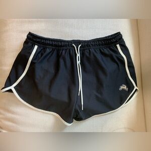 Tracksmith Women’s Van Cortlandt Shorts (Size Medium)